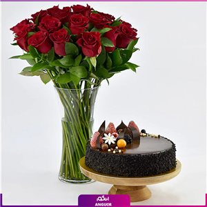 دسته گل رز قرمز به همراه کیک شکلاتی 