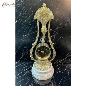 ساعت رو میزی برنزی طرح طاووس طلایی و پایه سنگی سفید