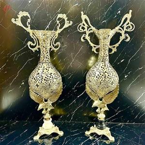 گلدان برنزی طرح عقاب ایستاده و پایه های سنگی سه گوش