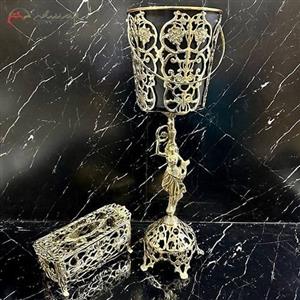 سطل و جا دستمالی بزرگ برنزی، طرح بانو ایستاده و گل یاس