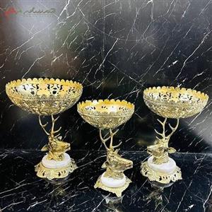 میوه خوری برنزی سه تیکه طرح گوزن و پایه های سنگی سفید 