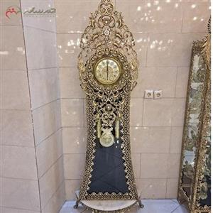 ساعت ایستاده مدل کنسول دار با جنس آلومینیوم و پایه های سنگی
