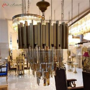 لوستر کریستالی به رنگ نسکافه ای با بدنه ی کار شده و طراحی مدرن و ظریف، 