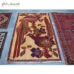 فرش دستبافت شیراز با رنگ زمینه ی کرم و حاشیه های لاکی مدل طاووس کد 40047