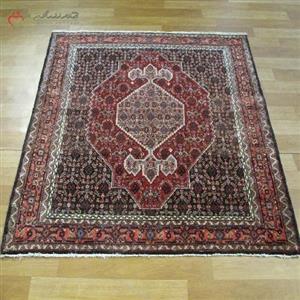 فرش دستبافت سنندج رنگ زمینه و حاشیه لاکی طرح لچک و ترنج با ماندگاری بالا کد 40105