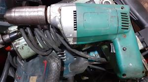 دریل نیمه گیربکسی ماکیتا ژاپن اصلی همراه ۳ نظام اتومات آلمان مدل Makita DP4000 استوک