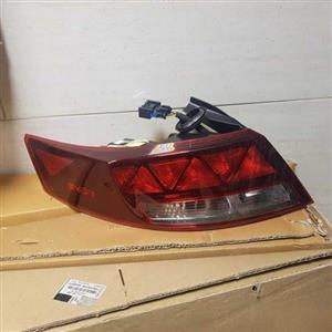 چراغ عقب راست روی صندوق تارا ایساکو0540410801