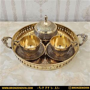 سرویس پذیرایی قندان برنز هندی و سینی برنزی و فنجان نعلبکی مدل طاووس ۴ تکه کد ۳۹۶۶ ( ست ظروف برنجی هندی ) 