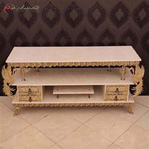میز تلویزیون برنزی چهار کشو رویه هایگلس و بدنه ی طرح طاووس و گل رز برجسته با ضمانت رنگ بدنه