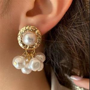 گوشواره مروارید دار