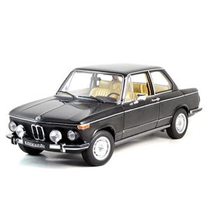 ماکت ماشین BMW 2002 Tii برند AUTOart 