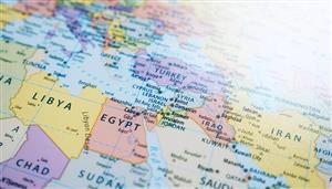 فوتیج با استفاده از ذره بین، نمای نزدیک از کشورهای خاورمیانه