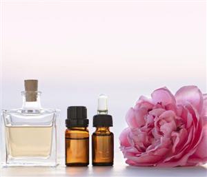 عطر گل محمدی Damask rose perfume 