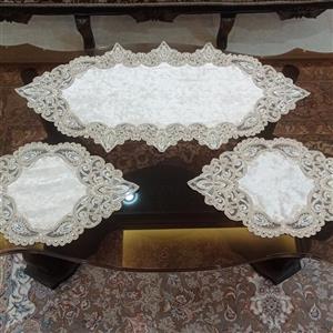 رومیزی مخمل دانتل ملیله دوزی شده سه تکه بیضی طرح بوته جقه