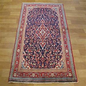 فرش دستباف جوزان ملایر کد 38940 با نقشه شیک در طرح لچک و ترنج سایز ذرع و نیم رنگ زمینه سرمه ای و حاشیه لاکی