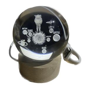 چراغ خواب مدل گوی کریستال شیشه ای طرح فضانورد و سیاره