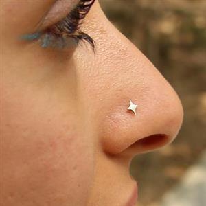 پیرسینگ بینی زنانه مدل حلقه ستاره کد P4390