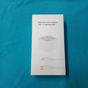 شارژر دیواری 20 وات مدل FAST به همراه کابل لایتنینگ
