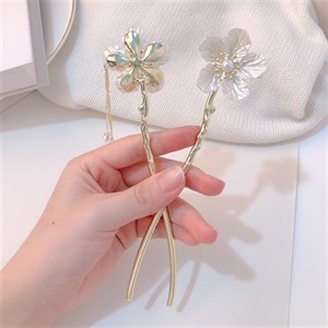 گیره مو زنانه مدل کانزاشی طرح گل کاغذی آویزدار