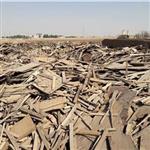 پالت چوبی شکسته و درهم در زنجان