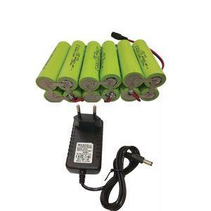 باتری لیتیوم یون قابل شارژ مکسل کد 18650 ظرفیت 4400 میلی آمپر ساعت بسته 12عددی به همراه شارژر