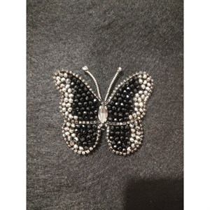 سنجاق سینه جواهر دوزی طرح پروانه