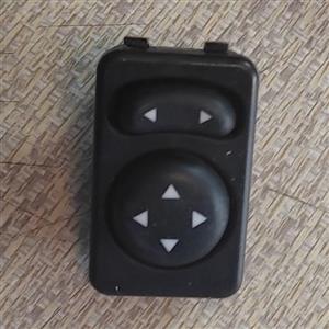 کلید تنظیم آینه برقی شرکتی ایساکو کد 941200699 مناسب برای پژو 405
