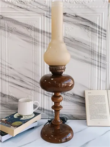 چراغ گردسوز پایه بلند چوبی