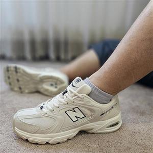 کفش کتونی مردانه نیو بالانس رنگ سفید NewBalance 702 W 