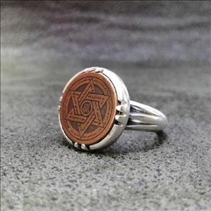 انگشتر ستارۀ سلیمان روی فلز مسی - 