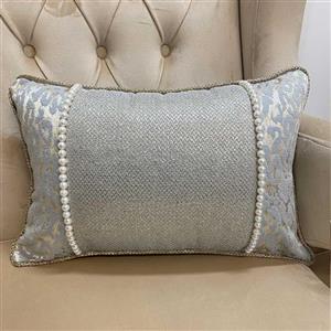 کوسن مستطیلی طرح ماریتا مخمل آبی آسمانی