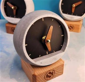 ساعت رومیزی طرح تعادل کد azk020