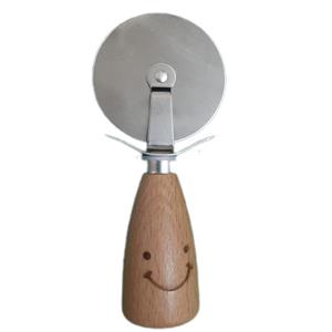 پیتزا بر مدل لبخند -