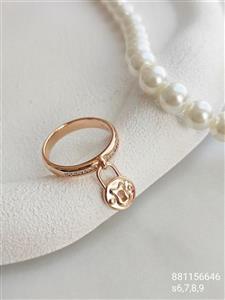 انگشتر زنانه طلایی نگین دار طرح قفل مارک ژوپینگ رنگ ثابت ضد حساسیت آبکاری شده کیفیت عالی کد 2015832