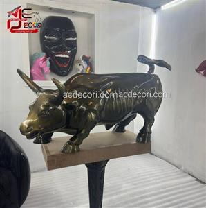 مجسمه گاو لیموزین مدل وال استریت سایز کوچک کد 653