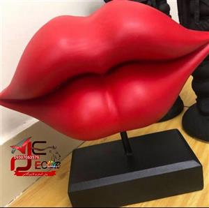 مجسمه استند لب پلی استر کد 210