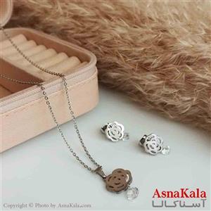ست زنانه شامل گردنبند و گوشواره طرح گل با تک نگین رنگ نقره ای کد NIM14363W