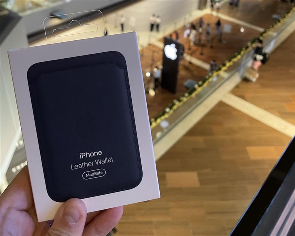 جا کارتی موبایل مدل Leather Wallet MagSafe
