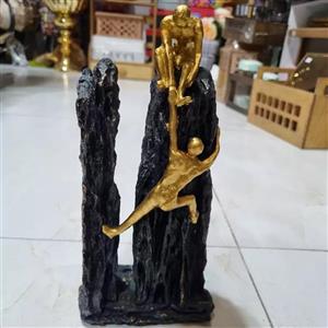 مجسمه تلاش مشکی طلایی کد209