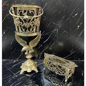 جا دستمال کاغذی و سطل برنزی پایه دار با طرح عقاب و پر نقش طلایی رنگ، بسیار شکیل