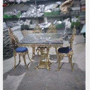 میز ناهار خوری از جنس برنزی مدل پسر بچه و پایه اسبی با صفحه سنگ مشکی، با کیفیت عالی