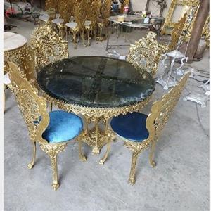 میز ناهار خوری برنزی 4 نفره مدل سلطنتی با صفحه شیشه ای، شکیل و زیبا