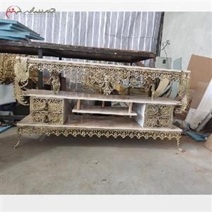 میز تلویزیون طرح طاووس  برنزی و صفحه ام دی اف، پر نقش با طراحی شیک