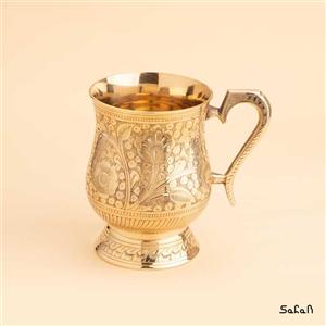 لیوان برنجی قلمزنی طلایی دسته دار پایه دار