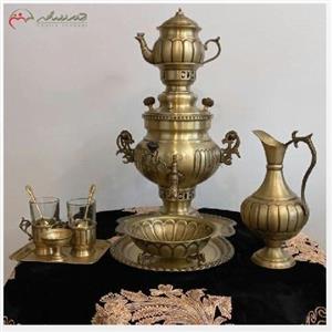 ست سماور ذغالی 3 لیتری دارای ست چای خوری 2 نفره و بدنه مهردار روسی در بدنه و درب محصول