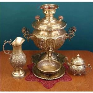 سرویس چشم نواز سماور 7 لیتری زغالی برنجی، فوق سنگین، با روکش کوره ای و قلم زنی دست اعلاء