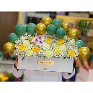 جعبه گل و بادکنک برای تولد مرد 8329