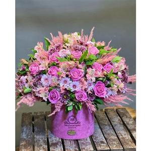 سبد گل برای دختر زیبا 3243