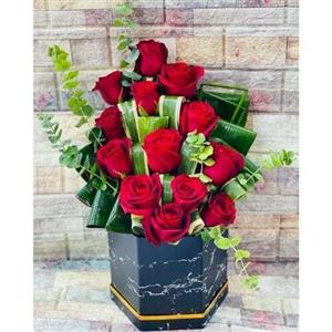یک سبد گل رز a365