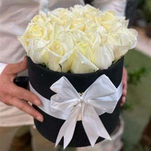 جعبه گل رز سفید a167